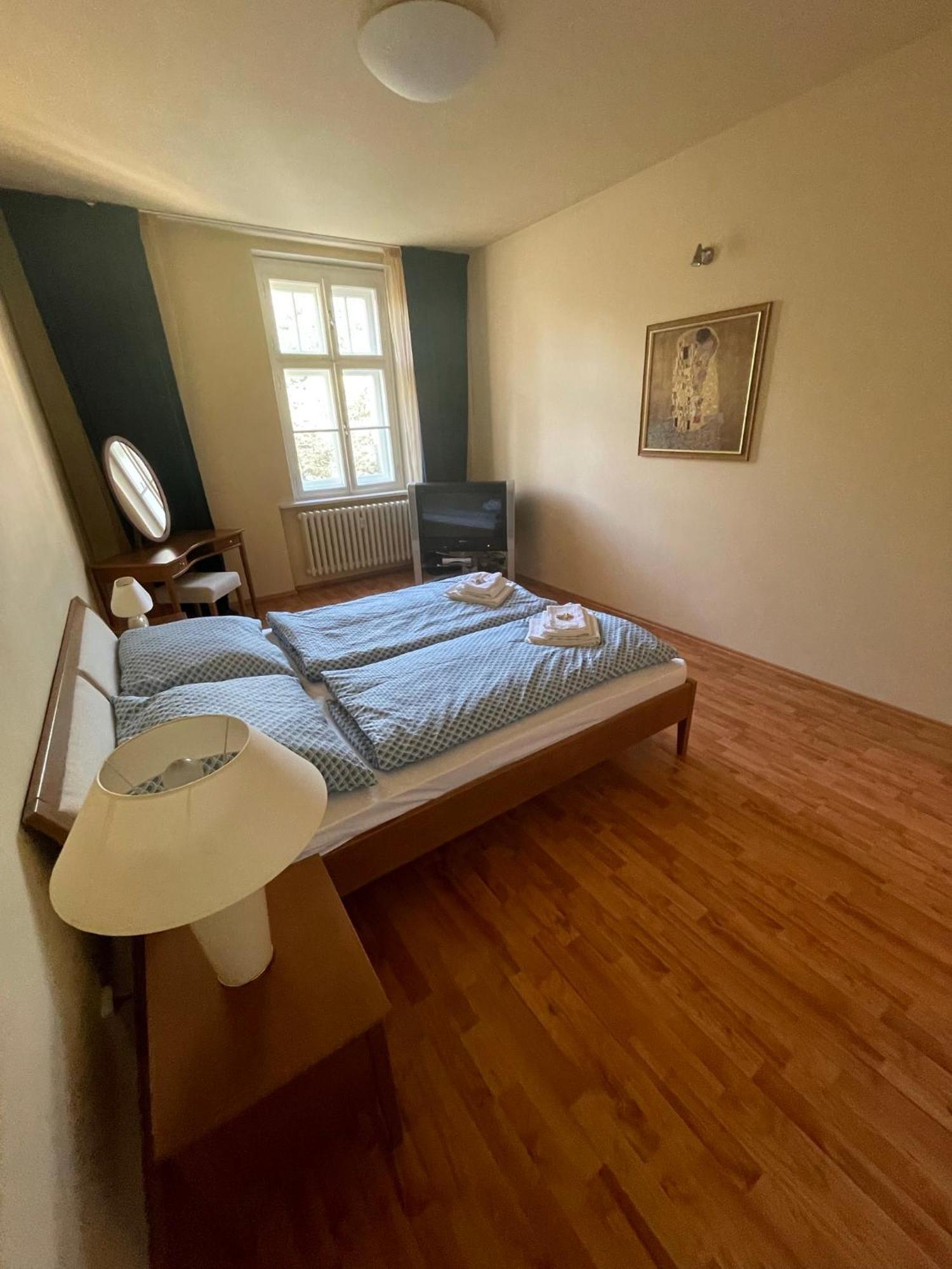 Huge Two Floor Apartment On The Park Colonnade With Free Parking For One Car, 160 Sqm Karlovy Vary Bagian luar foto