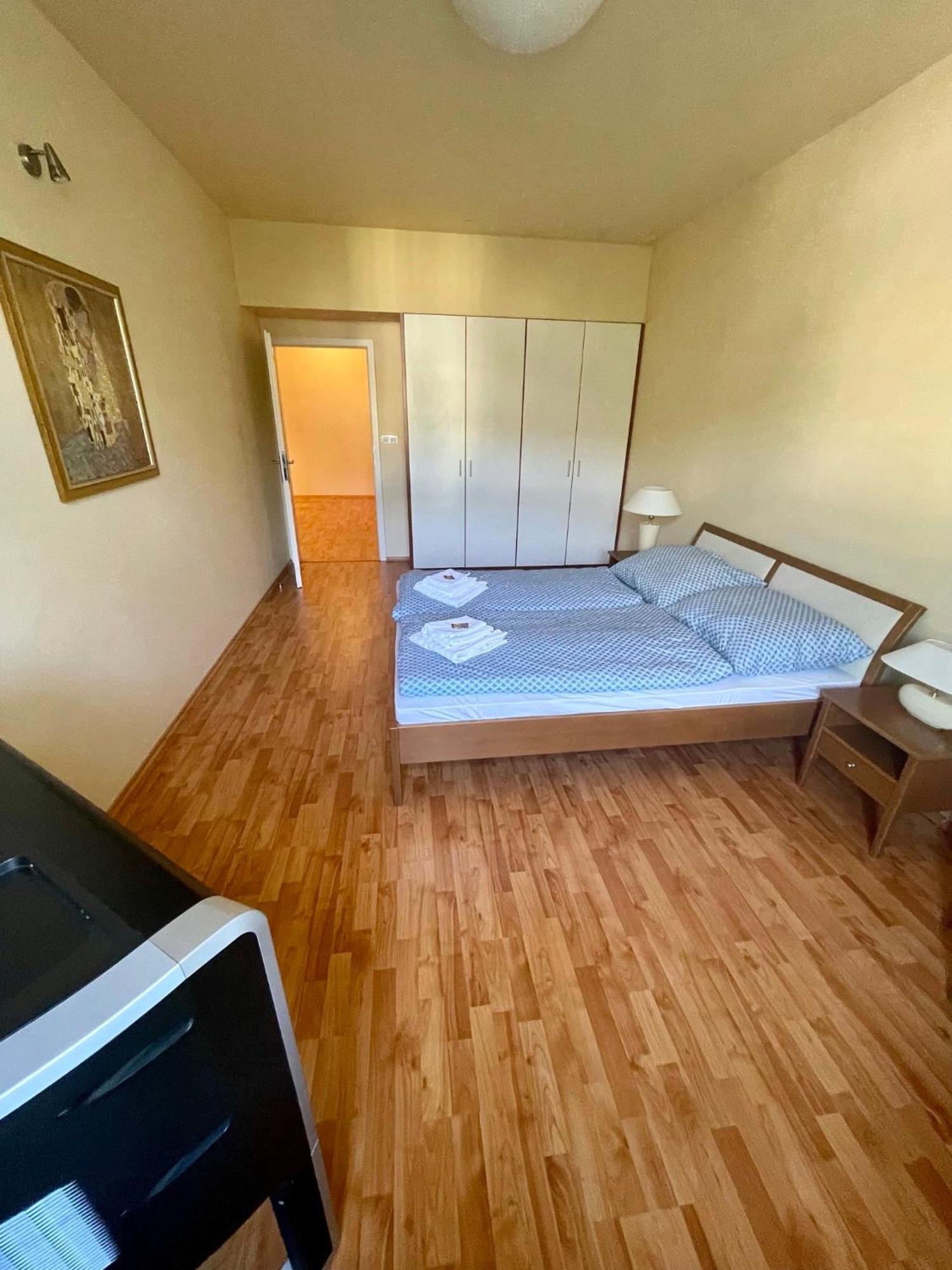 Huge Two Floor Apartment On The Park Colonnade With Free Parking For One Car, 160 Sqm Karlovy Vary Bagian luar foto