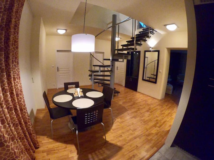 Huge Two Floor Apartment On The Park Colonnade With Free Parking For One Car, 160 Sqm Karlovy Vary Bagian luar foto