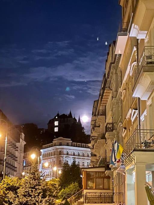 Huge Two Floor Apartment On The Park Colonnade With Free Parking For One Car, 160 Sqm Karlovy Vary Bagian luar foto